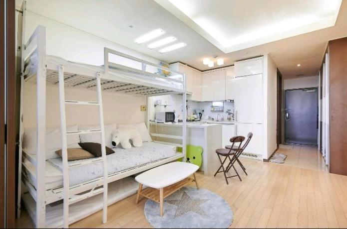 Apartment Young House *